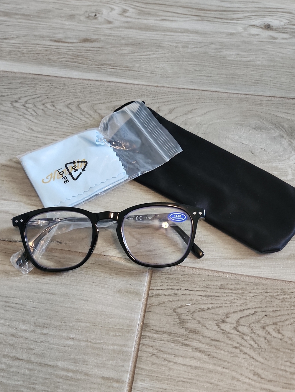NWT Reading Glasses With Case +4.00